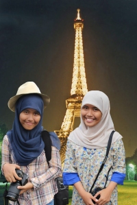 with my twin at paris ;;)
